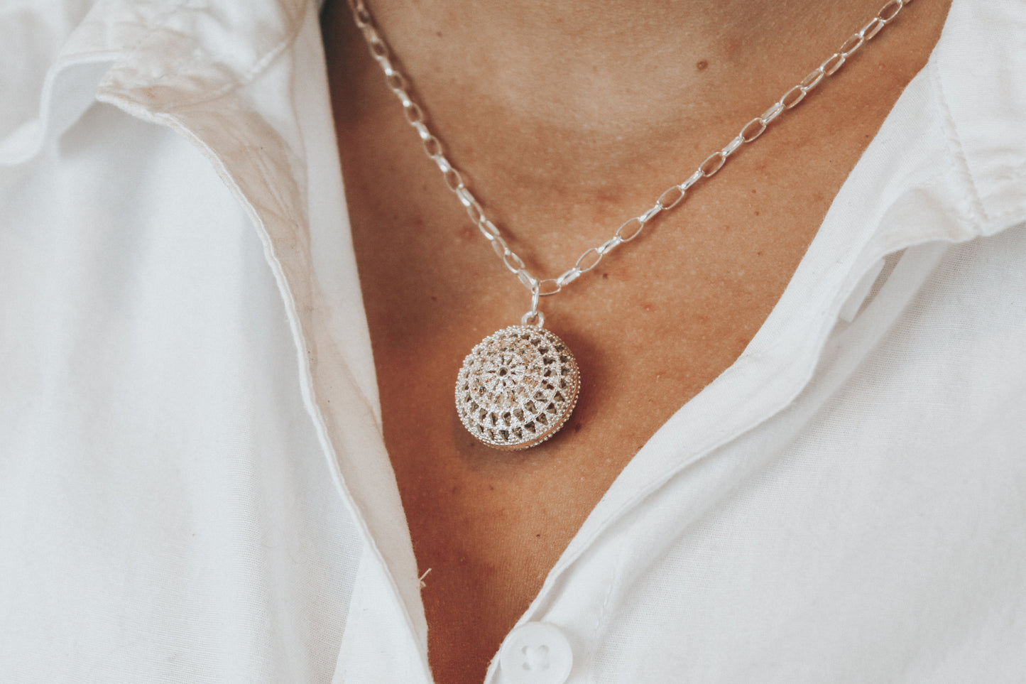 Connective Kina Necklace - sterling silver
